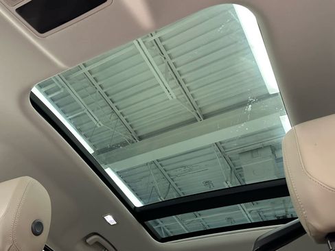 Used 2023 Land Rover Defender 110 SE image 39