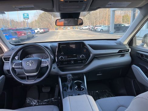Used 2023 Toyota Highlander L image 33