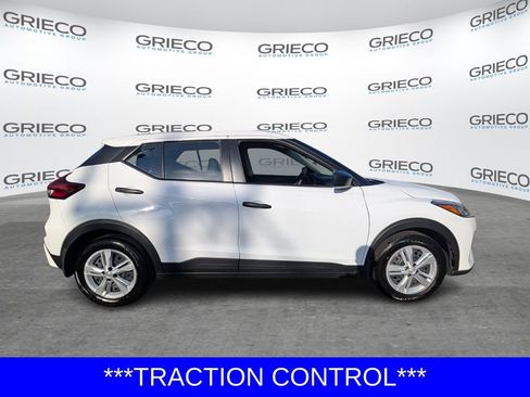 Certified 2025 Nissan Kicks Play S image 8