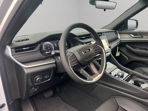 New 2026 Jeep Grand Cherokee L Limited w/ Limited Altitude Package AWD/4WD image 26