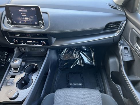 Used 2024 Nissan Rogue SV image 33