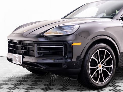 Used 2025 Porsche Cayenne Coupe AWD/4WD image 41