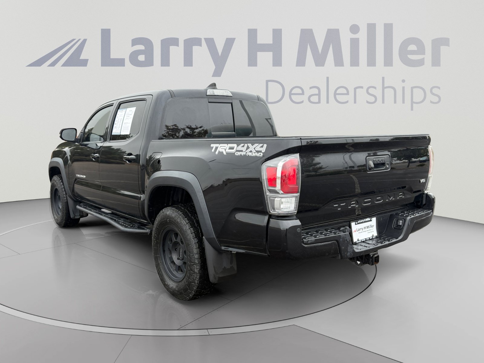 Used 2022 Toyota Tacoma TRD Off-Road w/ Technology Package AWD/4WD image 4
