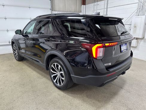 Certified 2025 Ford Explorer ST-Line image 6