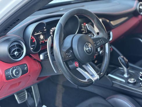 Used 2019 Alfa Romeo Giulia Quadrifoglio w/ Driver Assist Dynamic Package image 17