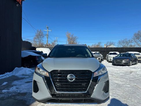 Used 2021 Nissan Kicks SV image 2
