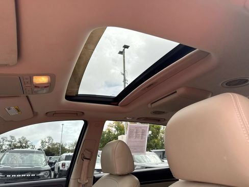 Used 2010 Hyundai Veracruz Limited w/ Rear Seat Entertainment Pkg 4 FWD image 18