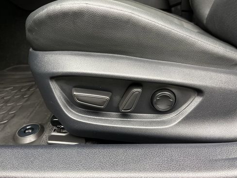 Used 2025 Toyota Camry XLE image 10