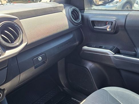 Used 2020 Toyota Tacoma TRD Off-Road w/ Technology Package RWD image 36