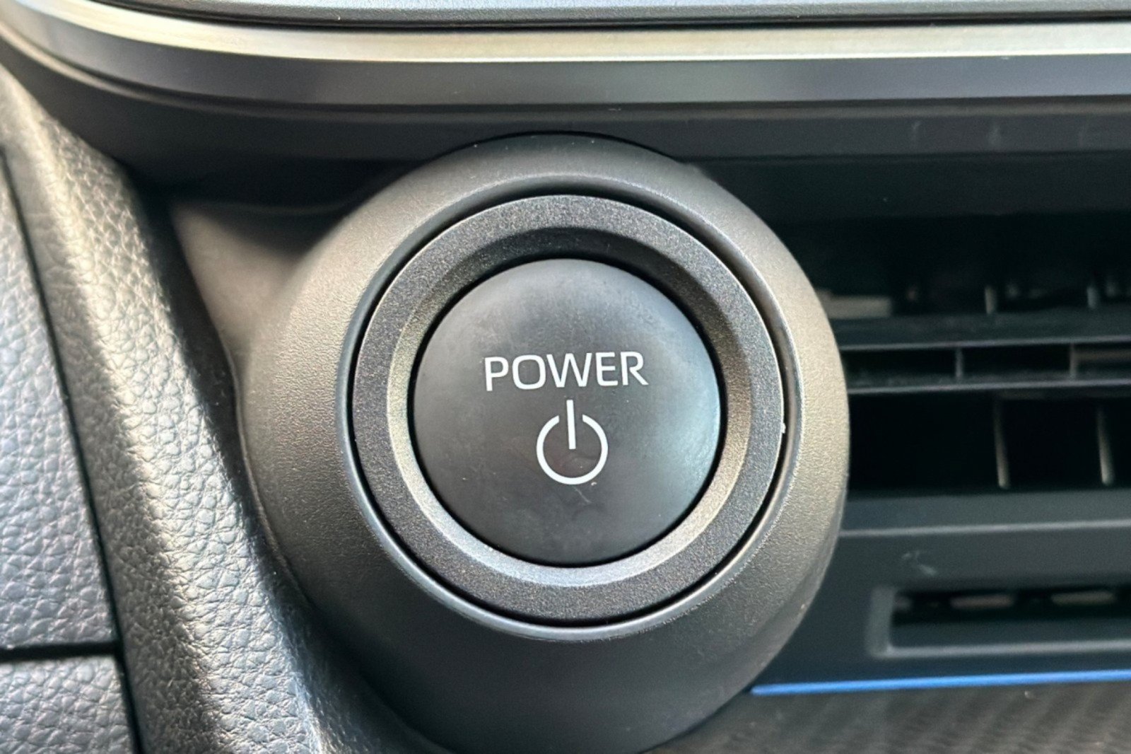 Used 2024 Toyota Prius XLE FWD image 22