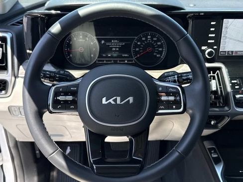 Used 2023 Kia Sorento EX w/ Panoramic Sunroof Package FWD image 19