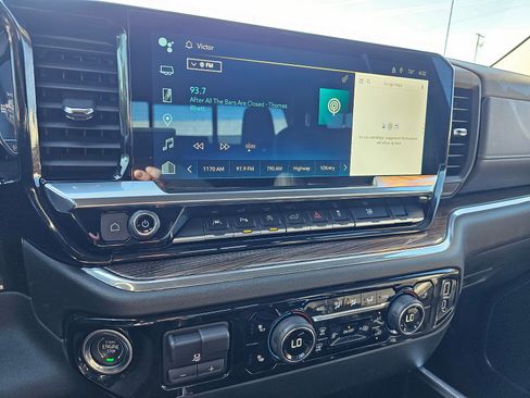 Used 2024 Chevrolet Silverado 1500 RST image 33