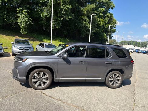 Used 2025 Honda Pilot Touring image 7