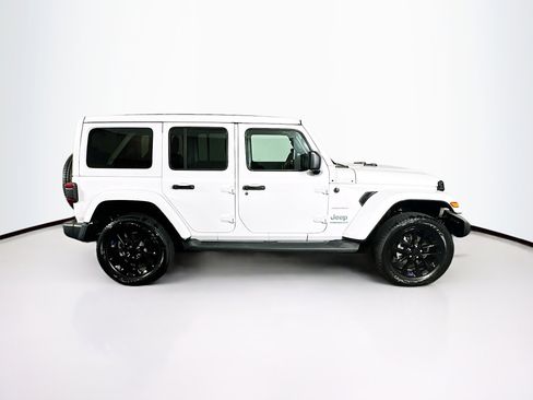 Used 2023 Jeep Wrangler Sahara w/ Cold Weather Group image 10