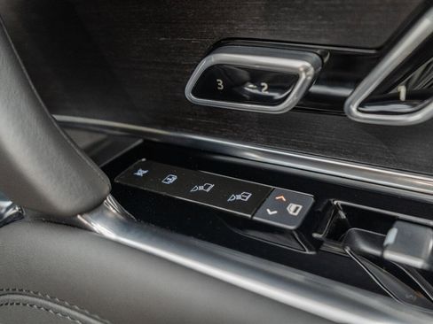 Used 2022 Land Rover Range Rover Long Wheelbase First Edition image 32