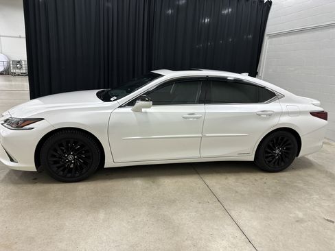 Used 2019 Lexus ES 300h Ultra Luxury image 7