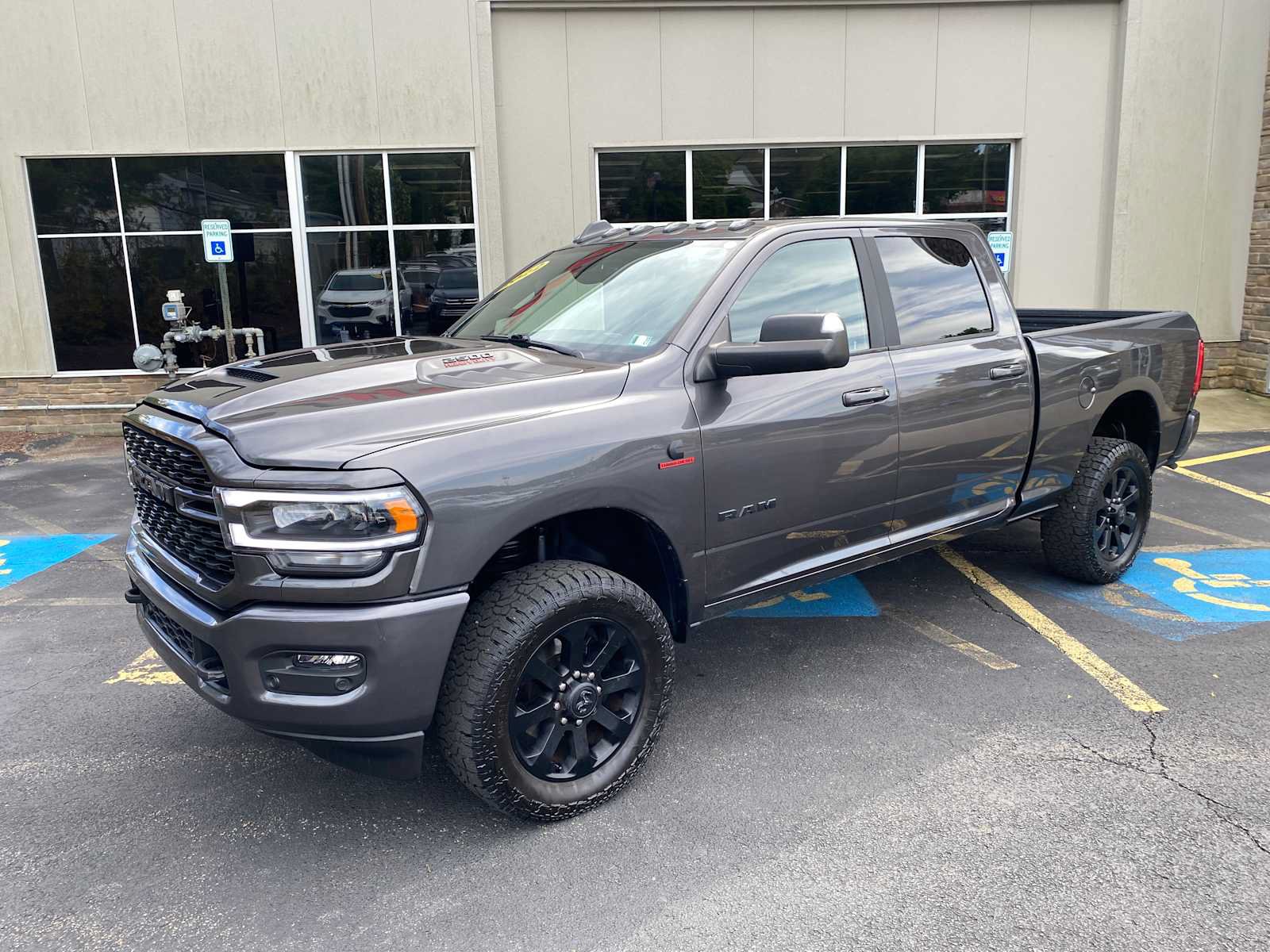 Used 2022 RAM 2500 Big Horn w/ Level C Equiment Group AWD/4WD image 2