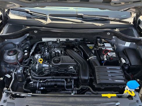 Used 2023 Volkswagen Taos SE image 31