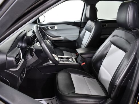 Used 2023 Ford Explorer XLT w/ Equipment Group 202A image 6