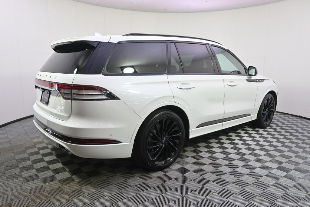 Used 2023 Lincoln Aviator Reserve w/ Equipment Group 201A AWD/4WD image 7