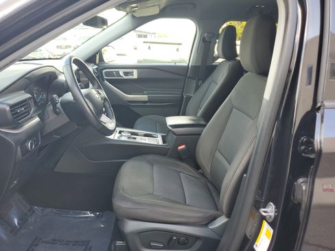 Used 2023 Ford Explorer XLT image 11
