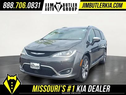 Used 2019 Chrysler Pacifica Limited w/ Advanced Safetytec Group