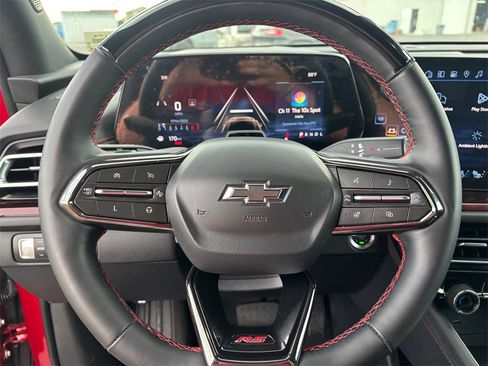 Used 2025 Chevrolet Traverse RS image 16