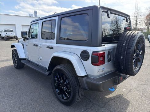 Used 2023 Jeep Wrangler Unlimited Sahara w/ Cold Weather Group AWD/4WD image 3