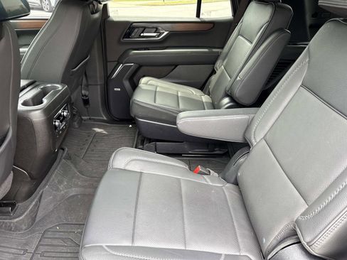 Used 2025 GMC Yukon Denali w/ Denali Reserve Package AWD/4WD image 31