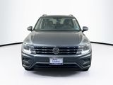 Used 2020 Volkswagen Tiguan SE w/ Panoramic Sunroof Package image 2