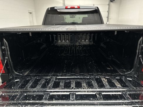 Used 2018 Chevrolet Silverado 1500 Custom w/ Custom Value Package AWD/4WD image 13