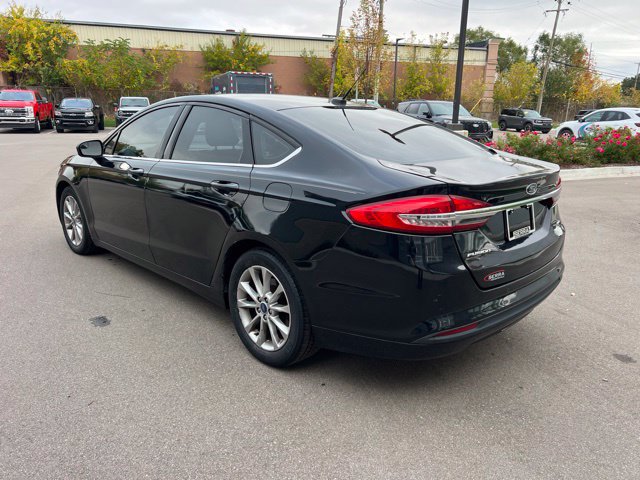Used 2017 Ford Fusion SE FWD image 7