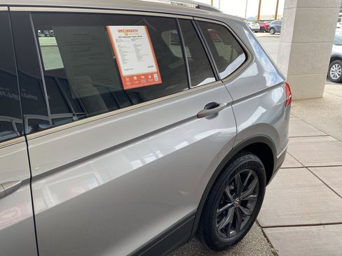 Certified 2023 Volkswagen Tiguan SE w/ Panoramic Sunroof Package FWD image 57
