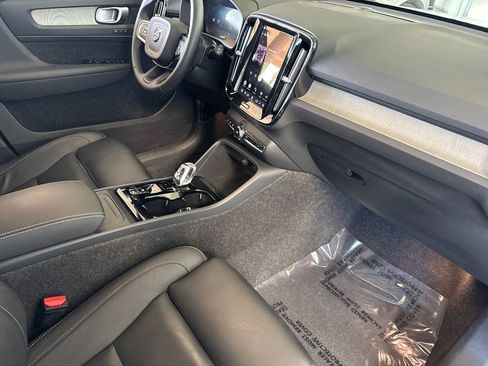 Certified 2025 Volvo XC40 B5 Plus image 15
