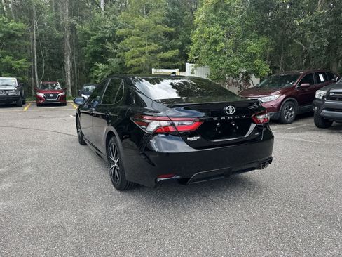 Used 2024 Toyota Camry SE FWD image 4