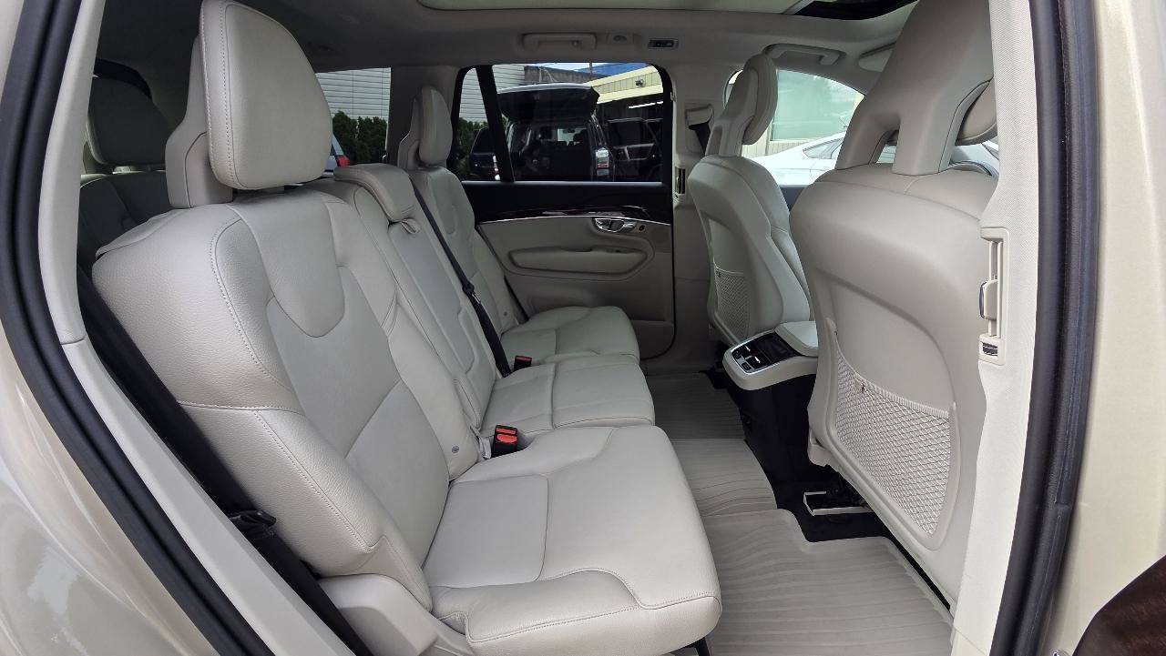 Used 2016 Volvo XC90 T6 Momentum w/ Momentum Plus Package AWD/4WD image 15