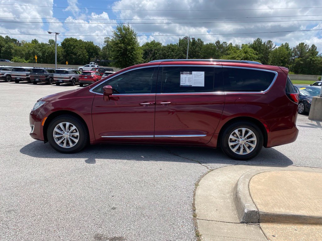 Used 2019 Chrysler Pacifica Touring-L FWD image 4