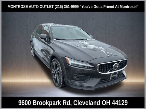 Used 2025 Volvo V60 B5 Cross Country Plus image 1