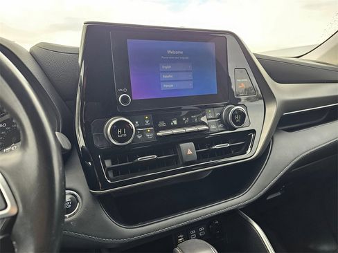 Used 2023 Toyota Highlander LE image 25