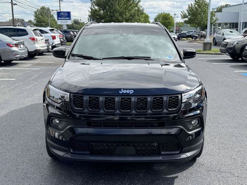 Used 2025 Jeep Compass Latitude w/ Convenience Group AWD/4WD image 6