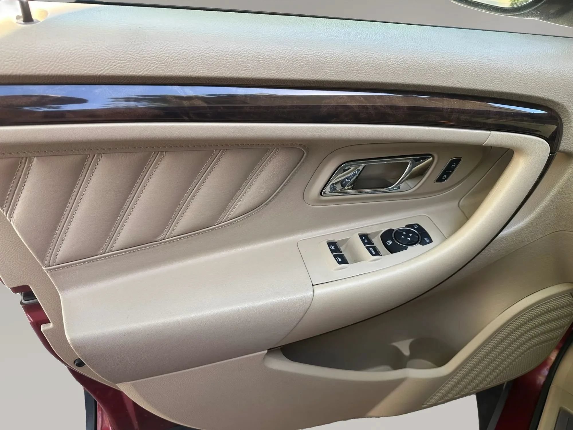 Used 2017 Ford Taurus Limited FWD image 20