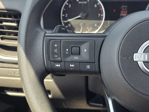 Used 2024 Nissan Rogue S FWD image 31