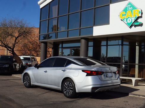 Used 2023 Nissan Altima 2.5 SV image 9