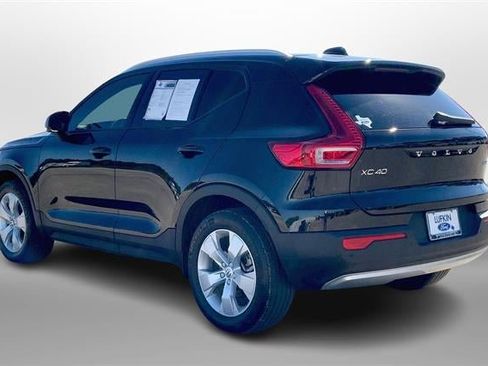 Used 2022 Volvo XC40 T5 Momentum image 10