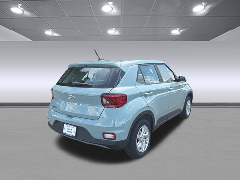 Certified 2026 Hyundai Venue SE FWD image 5