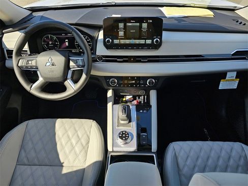 New 2025 Mitsubishi Outlander SEL image 6