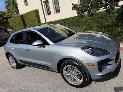 Used 2020 Porsche Macan AWD/4WD image 18