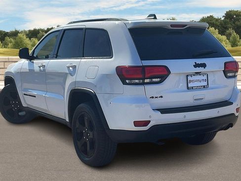 Used 2019 Jeep Grand Cherokee Laredo image 11
