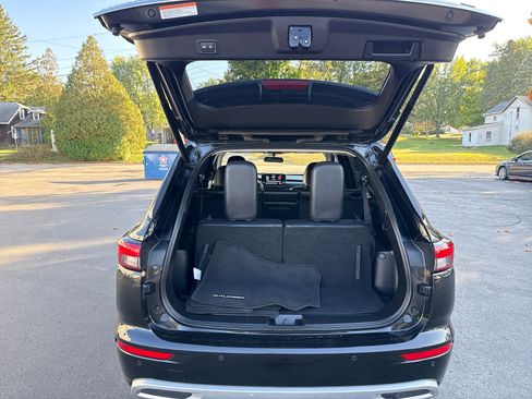 Used 2024 Mitsubishi Outlander SE image 16