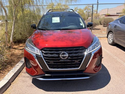 Used 2022 Nissan Kicks SV w/ Interior Electronics Package FWD image 2
